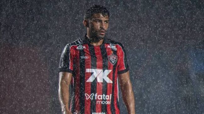 Vitória anuncia empréstimo de volante para clube da série b