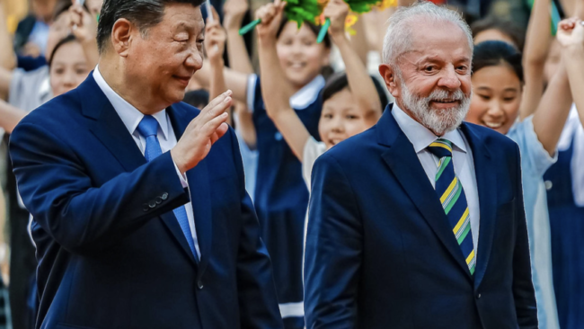 Após tarifaço, lula conversa com xi sobre cooperação em terras-raras