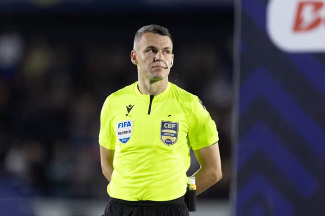 Árbitro mineiro da fifa apita jogo entre bahia x chapecoense
