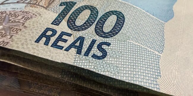 Dólar cai para r$ 5,07, menor nível em um mês; bolsa fica estável