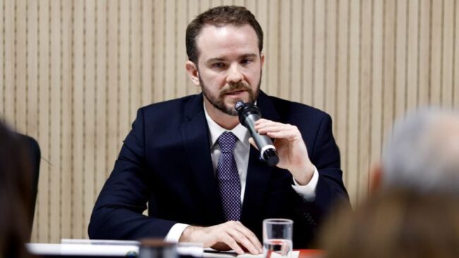 Durigan vê interferência indevida dos eua e avalia reciprocidade