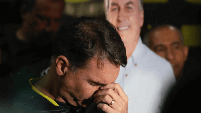Em carta, jair bolsonaro endossa flávio como candidato e seu porta-voz