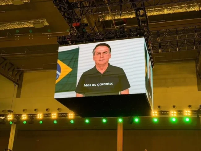 Especialistas divergem sobre vídeo com ia de bolsonaro exibido na convenção do pl