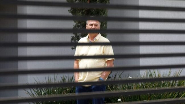 Moraes manda apreender 11 armas de bolsonaro; leia a lista