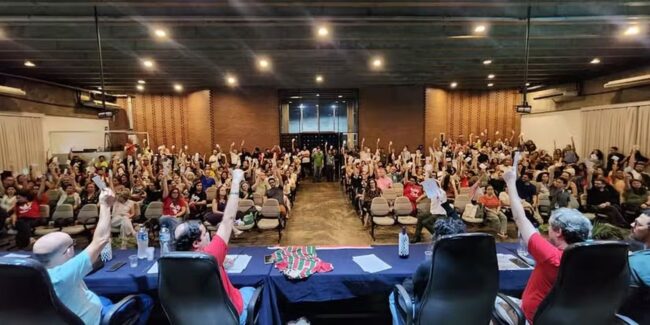 Professores da uerj suspendem greve, após três meses de paralisação