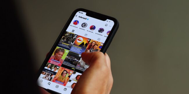 Redes sociais causam polarização e isolamento político em jovens