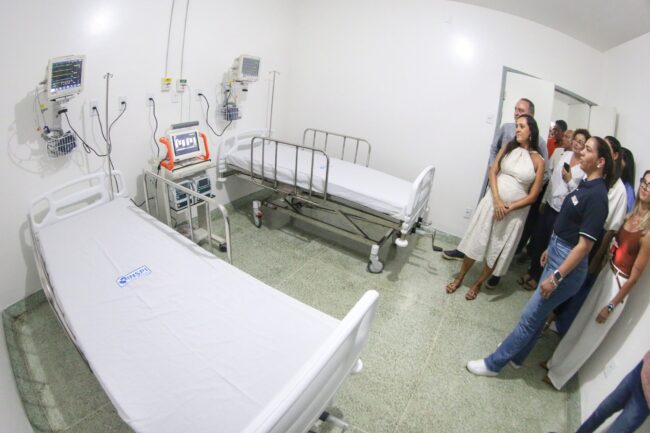 Sapeaçu recebe equipamentos e firma convênio para realizar cirurgias eletivas