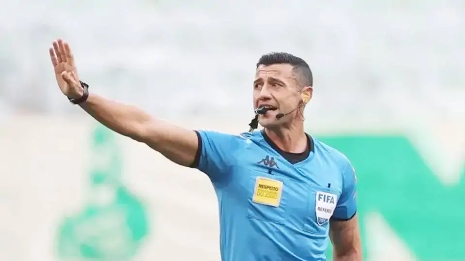 Árbitro catarinense apita vitória x athletico-pr pela copa do brasil