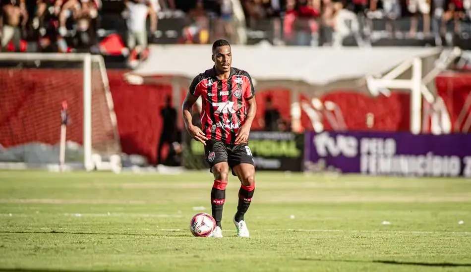 Caíque minimiza fator gramado sintético e aposta em reação do vitória na copa do brasil