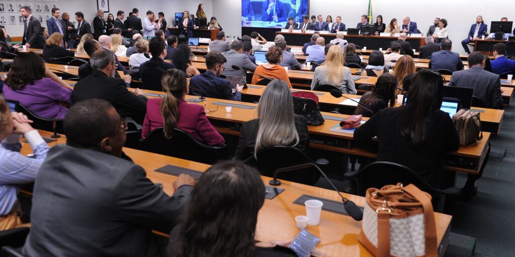 Câmara instala comissão sobre pec da redução da maioridade penal