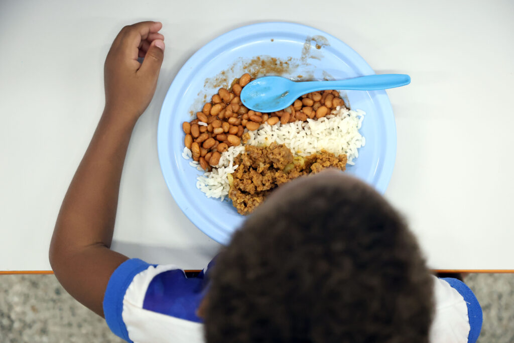 Dia do nutricionista: profissionais da prefeitura de salvador atuam da alimentação escolar à prevenção de doenças