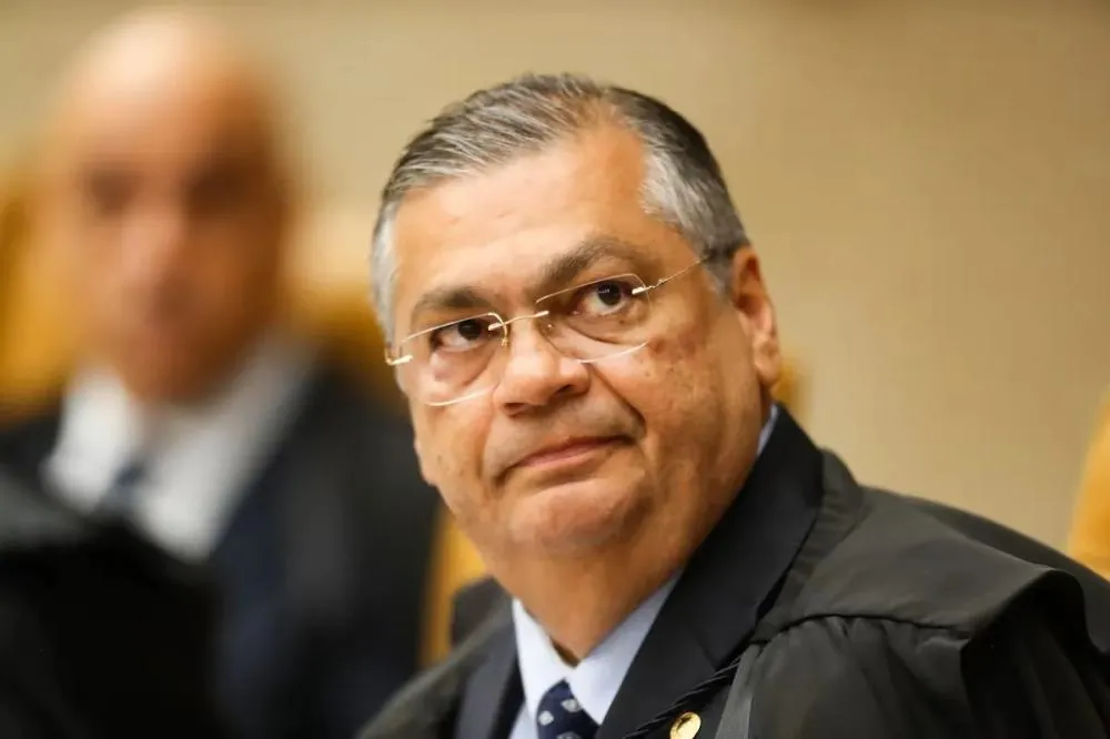 Dino afasta sobrinho de governador do tce-ma em investigação sobre homicídio