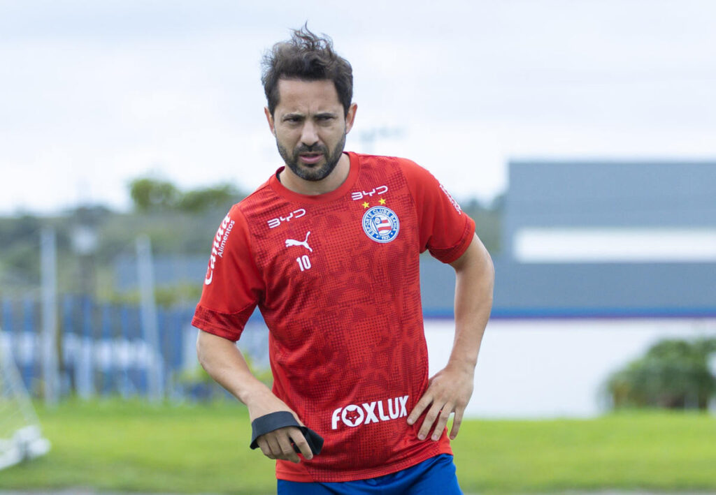 Everton ribeiro passa por procedimento na coluna e vira desfalque para o bahia