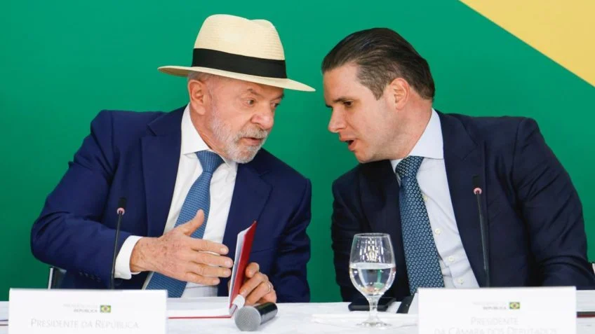 Hugo motta declara apoio à reeleição de lula