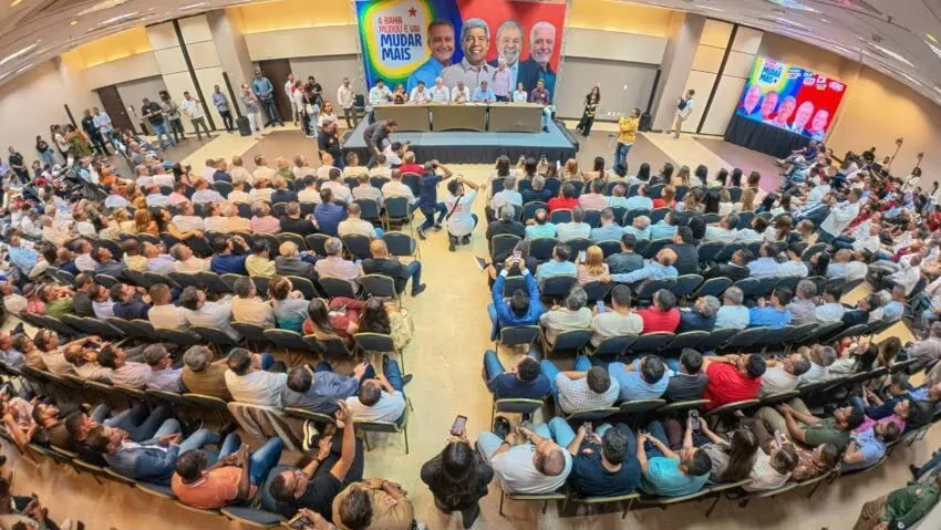 Jerônimo reúne centenas de prefeitos em salvador