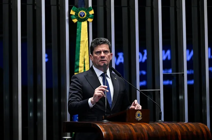 Juros altos agravam endividamento de famílias e empresas, diz moro
