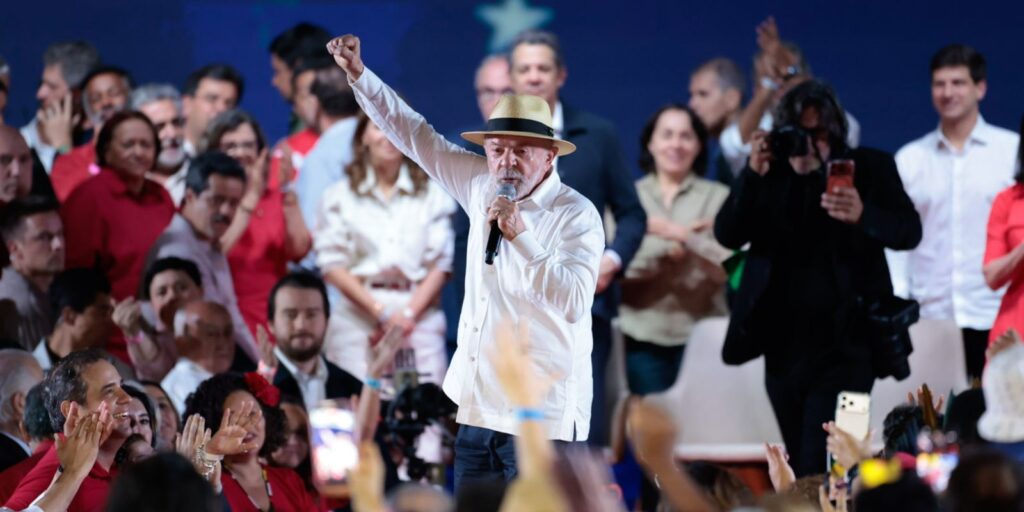 Pt oficializa candidatura de lula à presidência