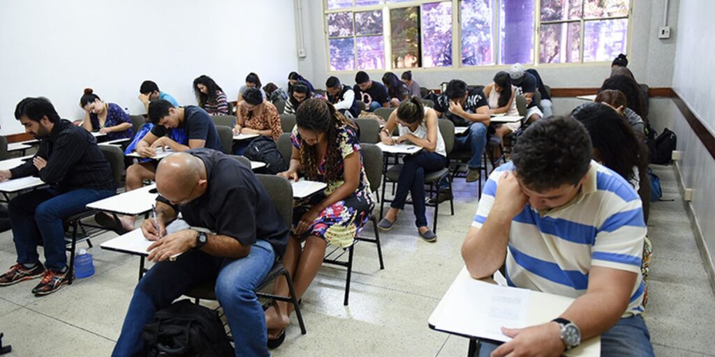 Provas do encceja são realizadas neste domingo em todo o país