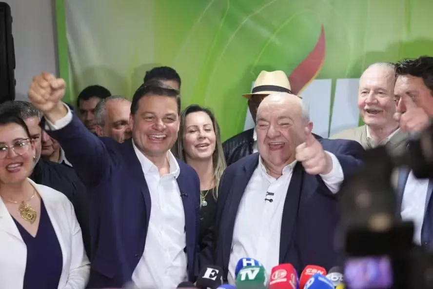 Rafael greca desiste de disputar governo do paraná e será vice na chapa de sandro alex