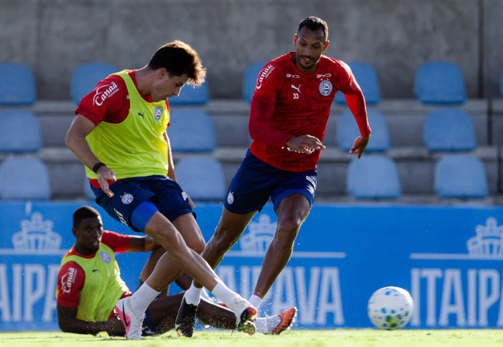 Vai estrear? reforço espanhol será opção pela primeira vez contra o vasco