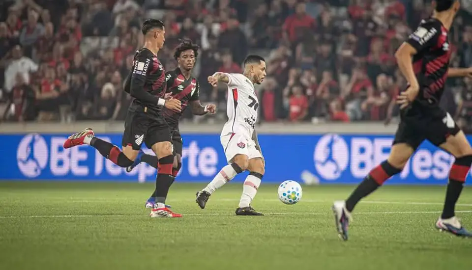 Vitória inicia decisão de 180 minutos por vaga nas quartas da copa do brasil