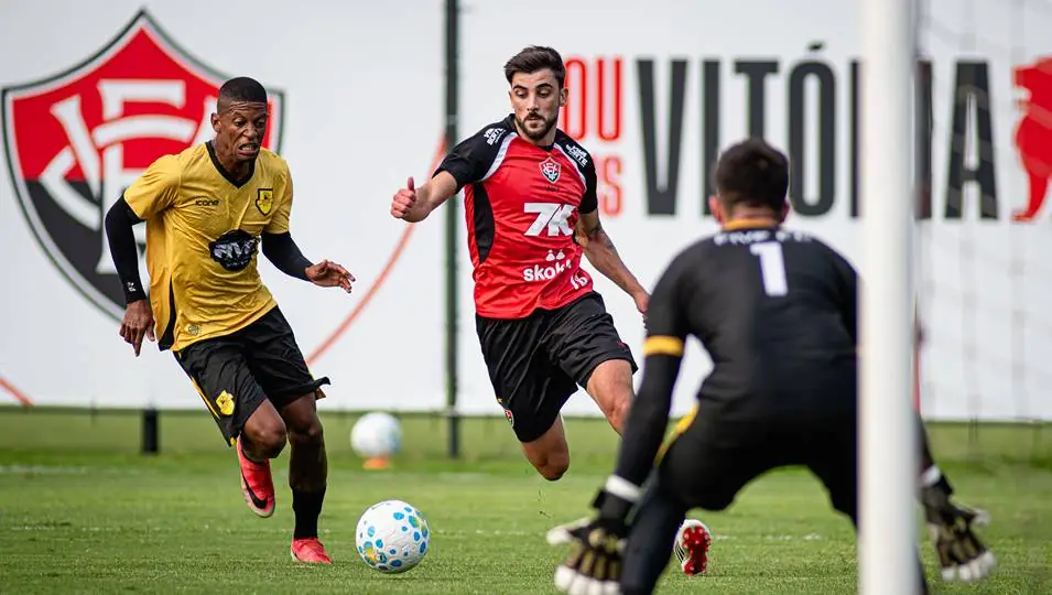 Vitória retorna de curitiba e fará apenas um treino antes da decisão