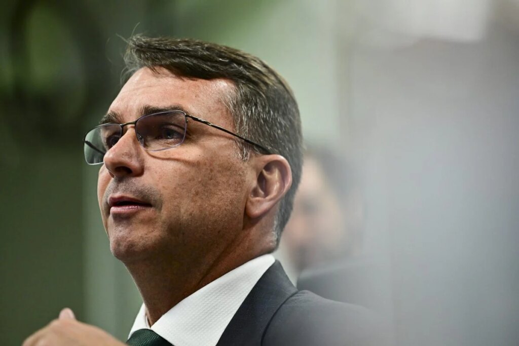 Agenda dos candidatos: flávio bolsonaro vai ao senado enquanto lula cumpre agenda de governo