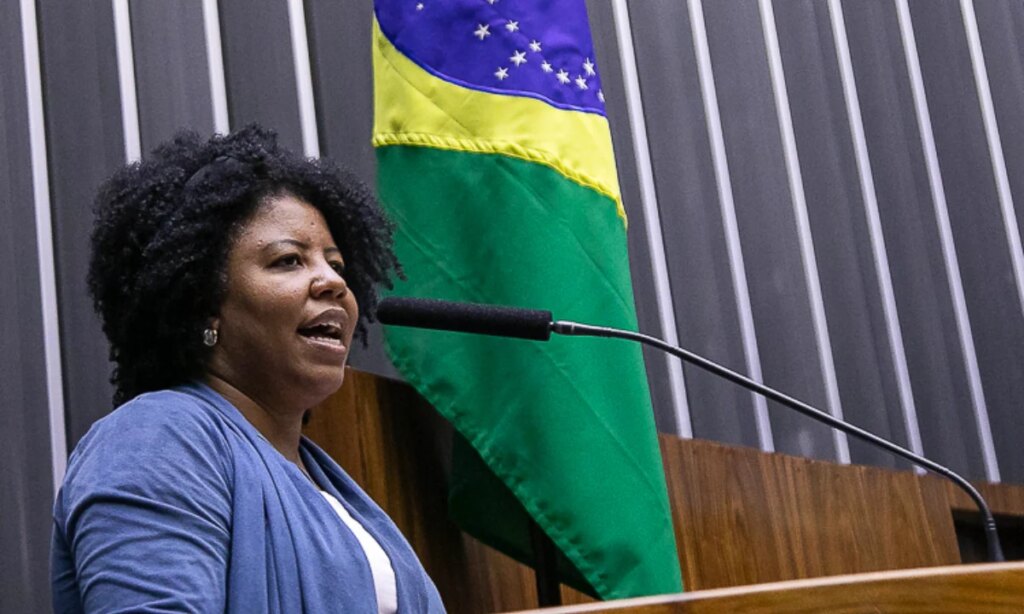 Deputada federal denuncia ataque com explosivo durante campanha no es – cartacapital