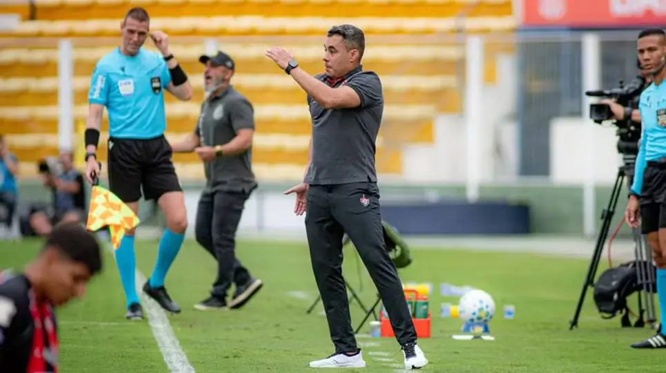 Jair ventura comenta luta do vitória contra o rebaixamento: ‘condição muito melhor que o ano passado’