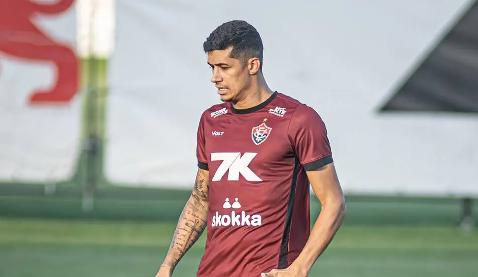 Camutanga volta a treinar e vira opção para jair ventura no vitória