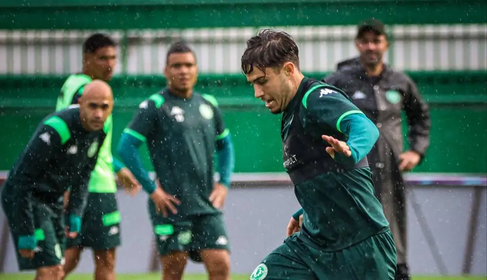 Chapecoense terá oito desfalques contra o vitória; veja provável escalação