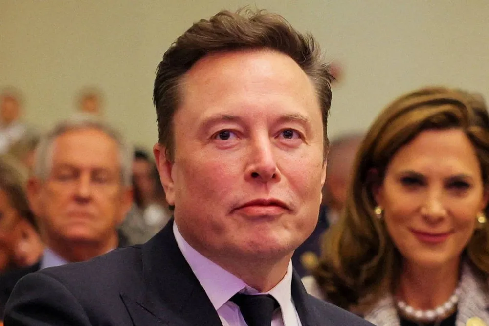 Elon musk doa mais de r$ 1 bilhão para fortalecer partido de donald trump nas eleições