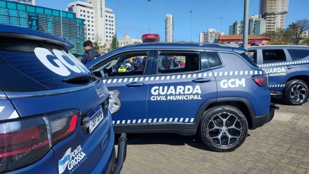 Pais fazem viagem surpresa a pg e encontram filha de 19 anos presa pelo namorado — bnt online