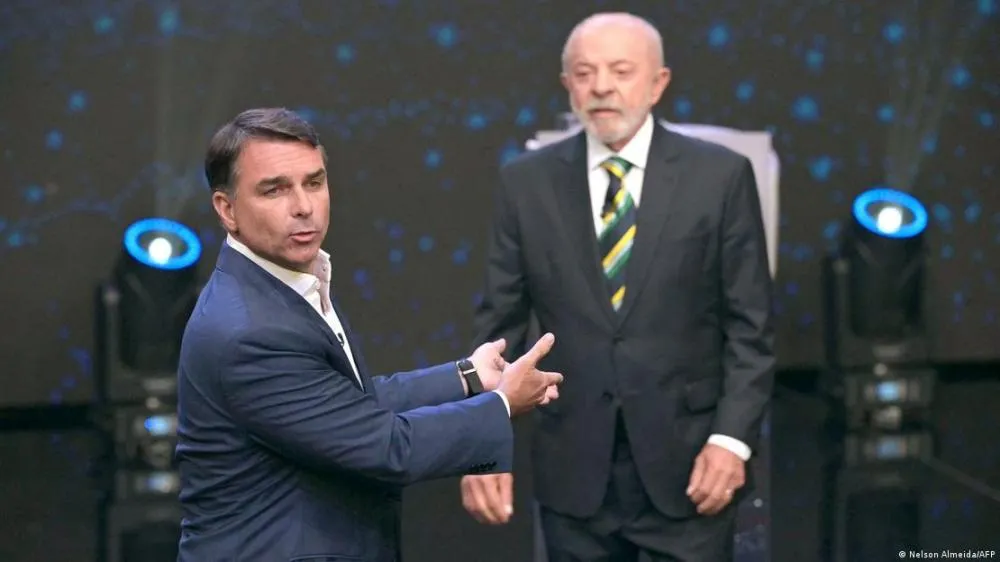 Poderdata/aya: flávio bolsonaro tem 52% dos votos válidos e lula, 48%